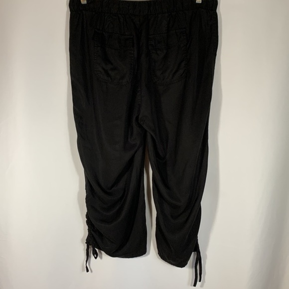 Addition Elle Black Crop Capri Pants with Pockets - Picture 5 of 9
